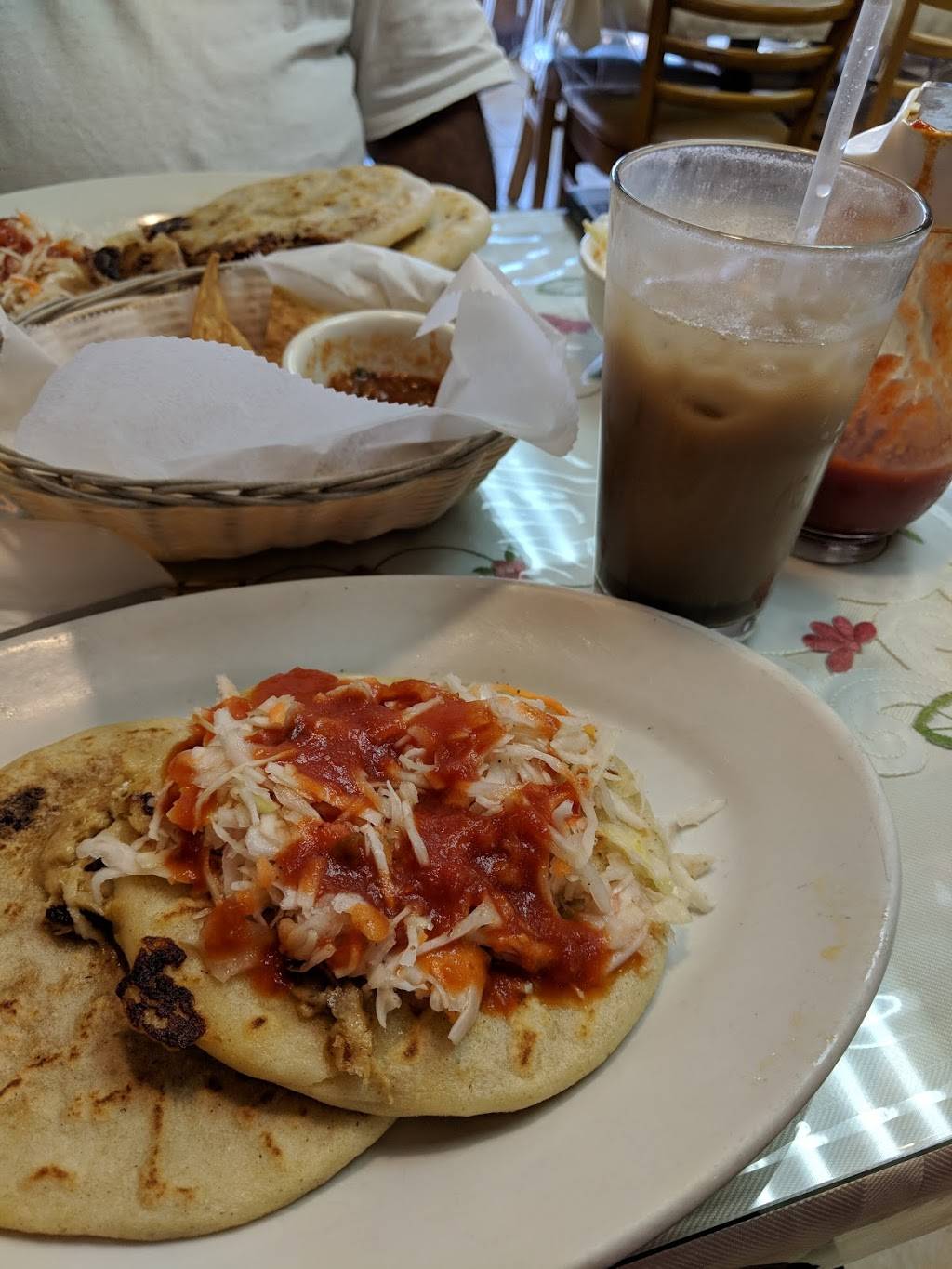 Las Perlas | restaurant | 16008 46th Ave, Flushing, NY 11358, USA | 7188867363 OR +1 718-886-7363