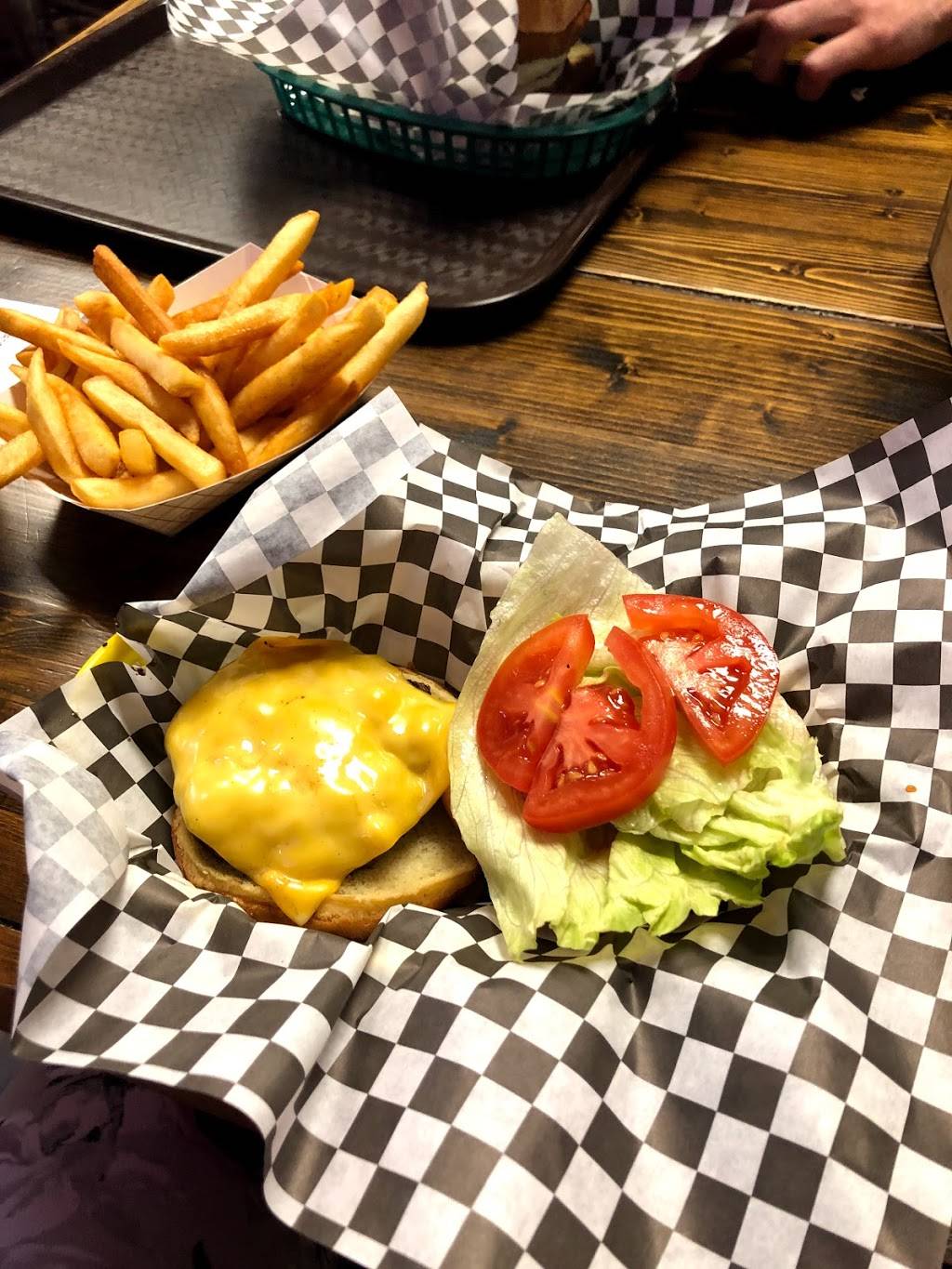 Gianellis Drive Thru | restaurant | 3111 IL-176, Crystal Lake, IL 60014, USA | 8154554444 OR +1 815-455-4444