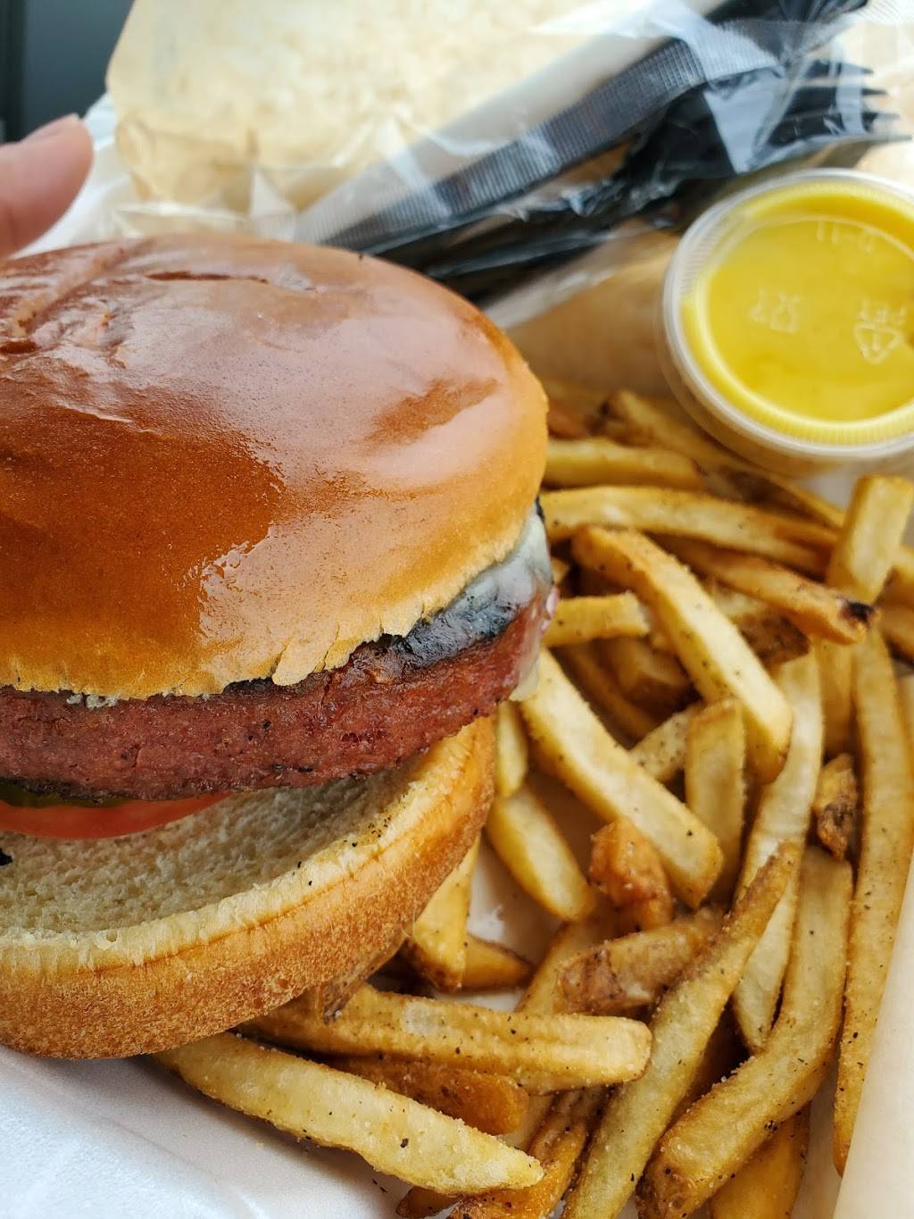 TGI Fridays | restaurant | 125 White Spruce Blvd, Rochester, NY 14623, USA | 5854246700 OR +1 585-424-6700