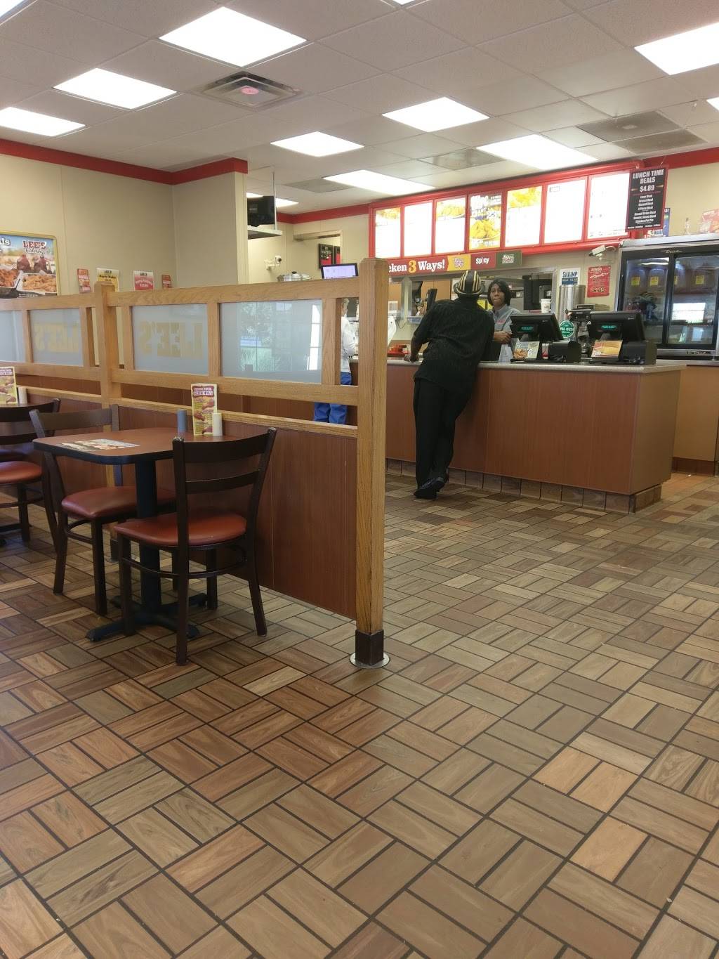 Lees Famous Recipe Chicken | restaurant | 6221 Vernon Ave, University City, MO 63130, USA | 3147216131 OR +1 314-721-6131