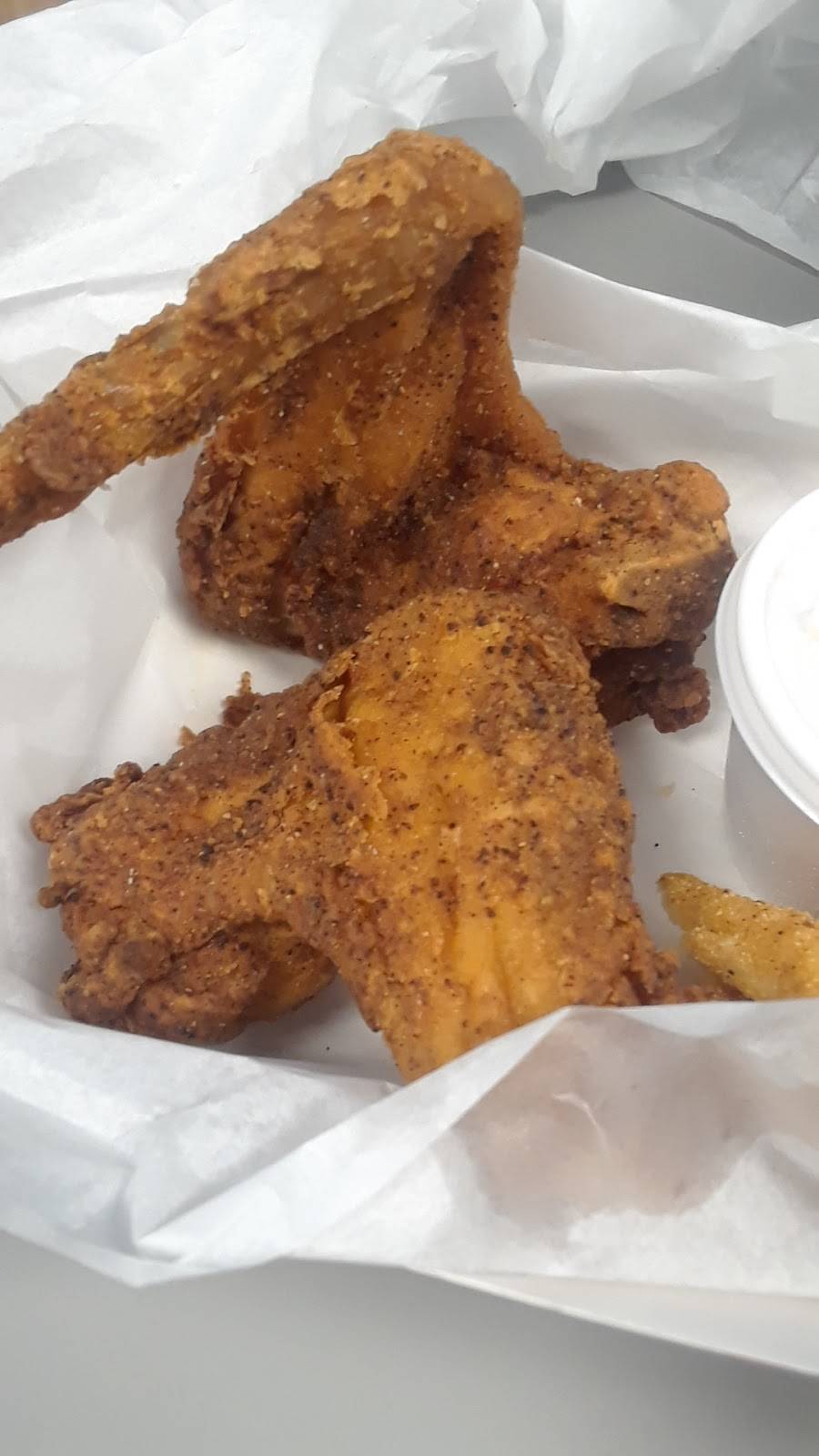 Rios Chicken & Fish | restaurant | 2349 Lakeland Dr, Dallas, TX 75228, USA | 4699178780 OR +1 469-917-8780