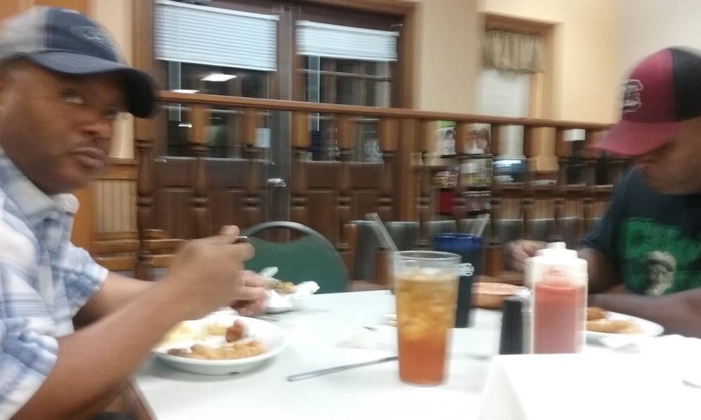 Golden Nugget Seafood | restaurant | 166 Main St, Jefferson, SC 29718, USA | 8436583474 OR +1 843-658-3474