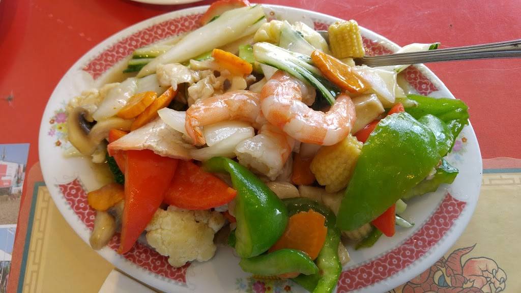 Lucky Wok Restaurant | restaurant | 4 Talbot Rd E, Wheatley, ON N0P 2P0, Canada | 5198253200 OR +1 519-825-3200