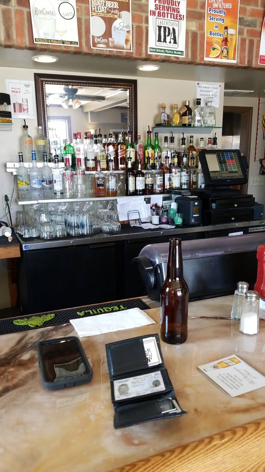 Patio Bar & Grill | restaurant | 601 N Wisconsin St, Port Washington, WI 53074, USA | 2622683808 OR +1 262-268-3808