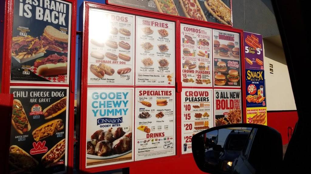 Wienerschnitzel | restaurant | 1218 E Rio Grande St, Victoria, TX 77901, USA | 3615780962 OR +1 361-578-0962