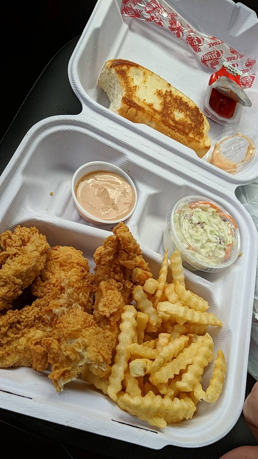 Raising Canes Chicken Fingers | meal takeaway | 730 Commons Dr, Woodbury, MN 55125, USA | 6517319298 OR +1 651-731-9298