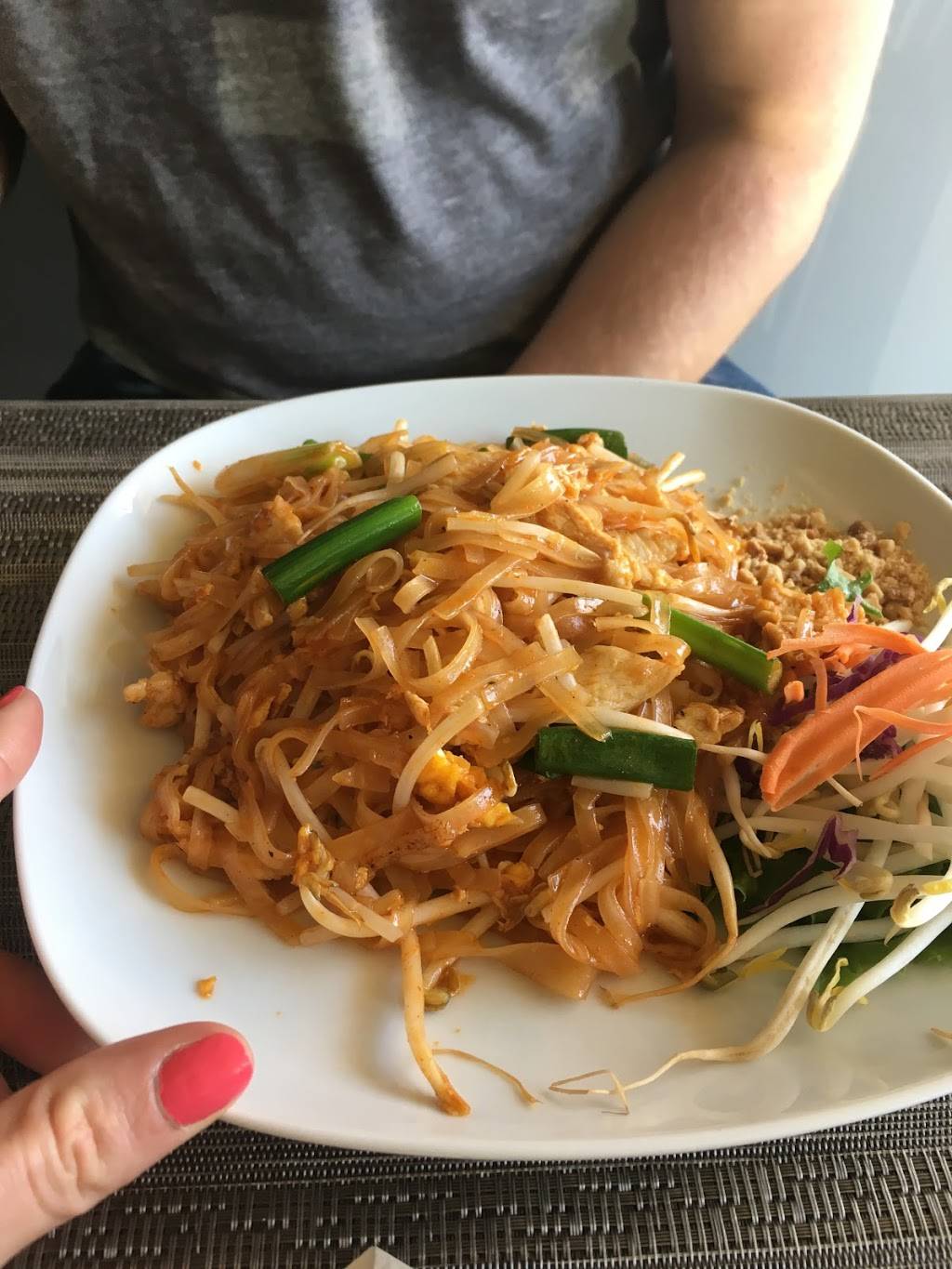 Saraya Thai Cuisine | restaurant | 1439 W Olive Ave, Burbank, CA 91506, USA | 8188461244 OR +1 818-846-1244