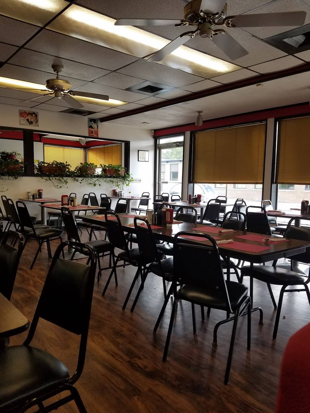 DeAvilas Restaurant & Catering | restaurant | 371 Weir St, Taunton, MA 02780, USA | 5088232047 OR +1 508-823-2047