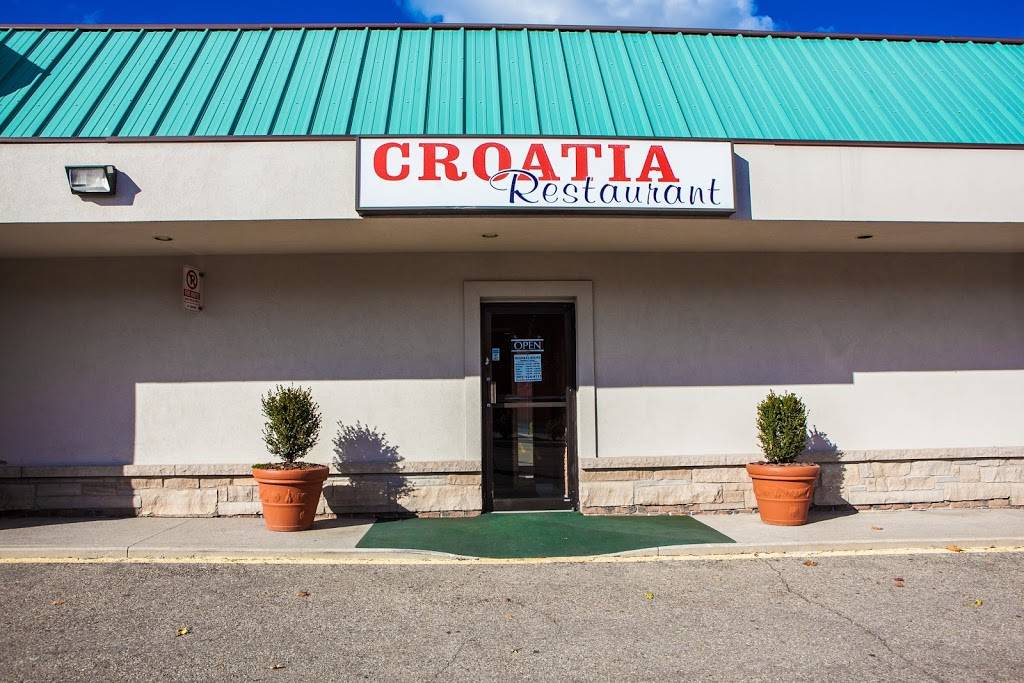 Croatia Restaurant | restaurant | 1989 Dundas St E, Mississauga, ON L4X 1M1, Canada | 9056244111 OR +1 905-624-4111