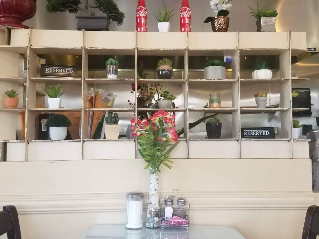 Restaurant Y Pupuseria Clavel | restaurant | 3010 E Los Angeles Ave, Simi Valley, CA 93065, USA | 8055263421 OR +1 805-526-3421