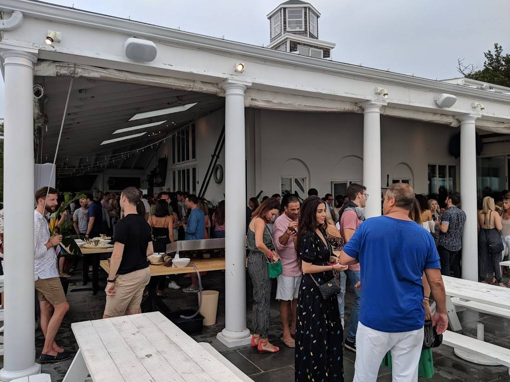 Mobys | restaurant | 295 Three Mile Harbor Hog Creek Rd, East Hampton, NY 11937, USA | 6313292800 OR +1 631-329-2800