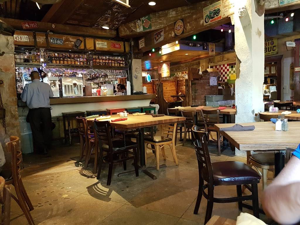 The County Line | restaurant | 111 W Crockett St #104, San Antonio, TX 78205, USA | 2102291941 OR +1 210-229-1941