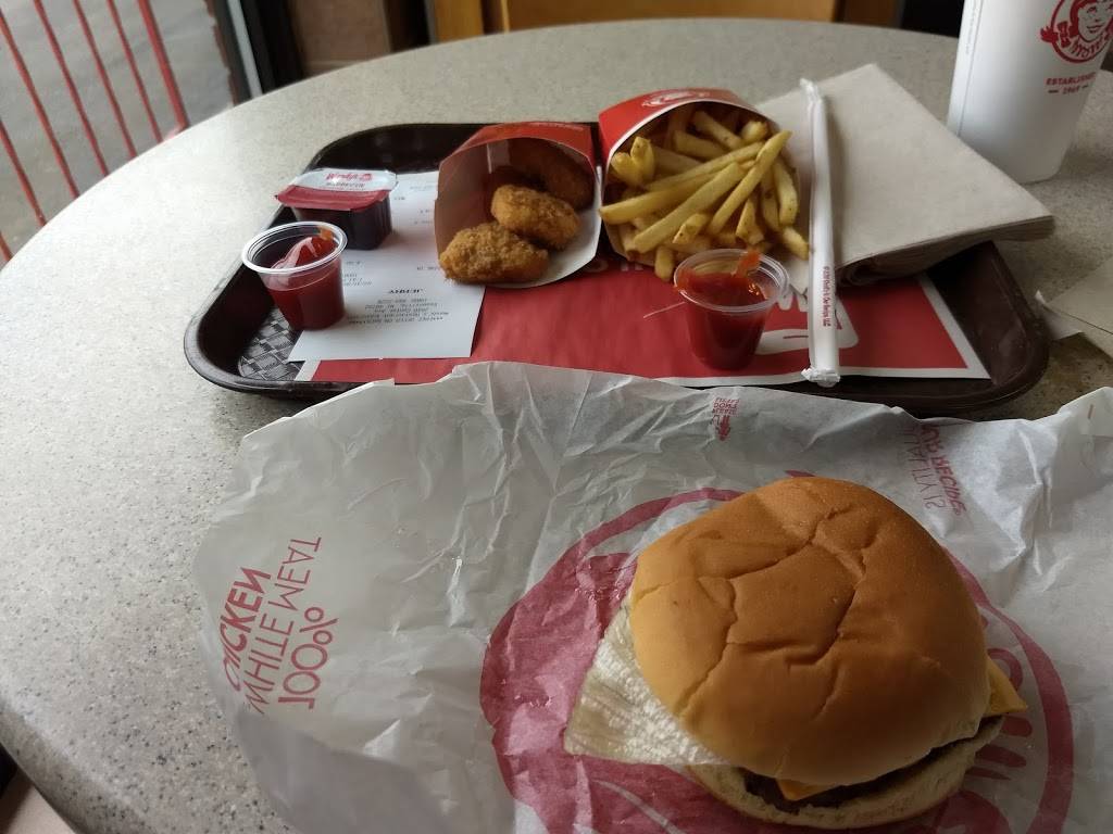 Wendys | restaurant | 2640 Center Ave, Essexville, MI 48732, USA | 9898932228 OR +1 989-893-2228