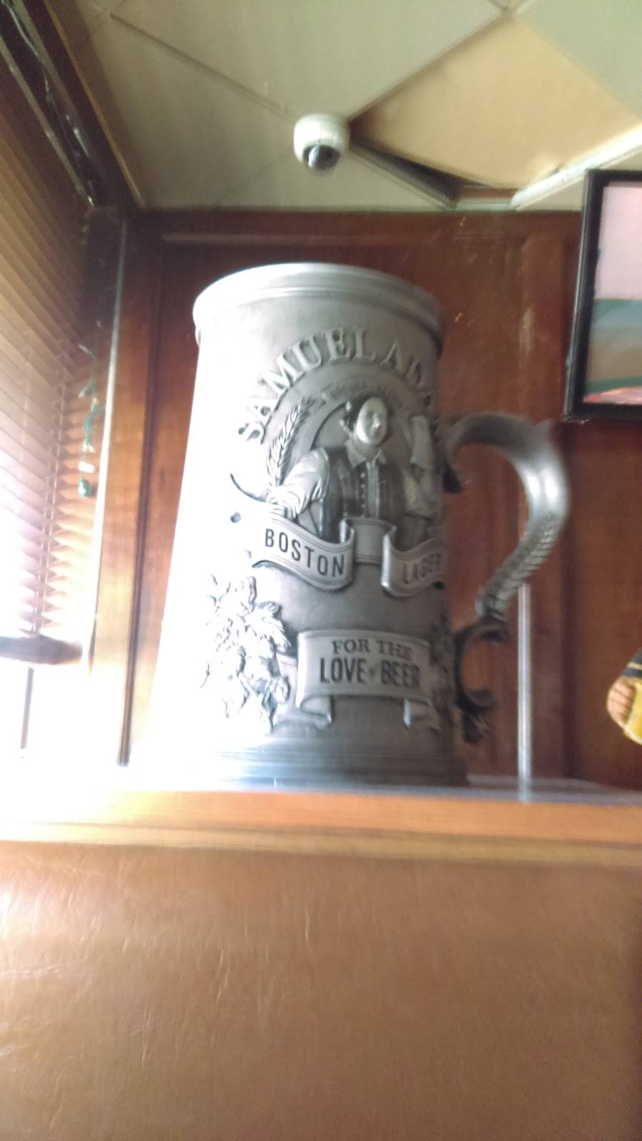 Sugarbush Tavern | restaurant | 19080 E 10 Mile Rd, Eastpointe, MI 48021, USA | 5867711900 OR +1 586-771-1900