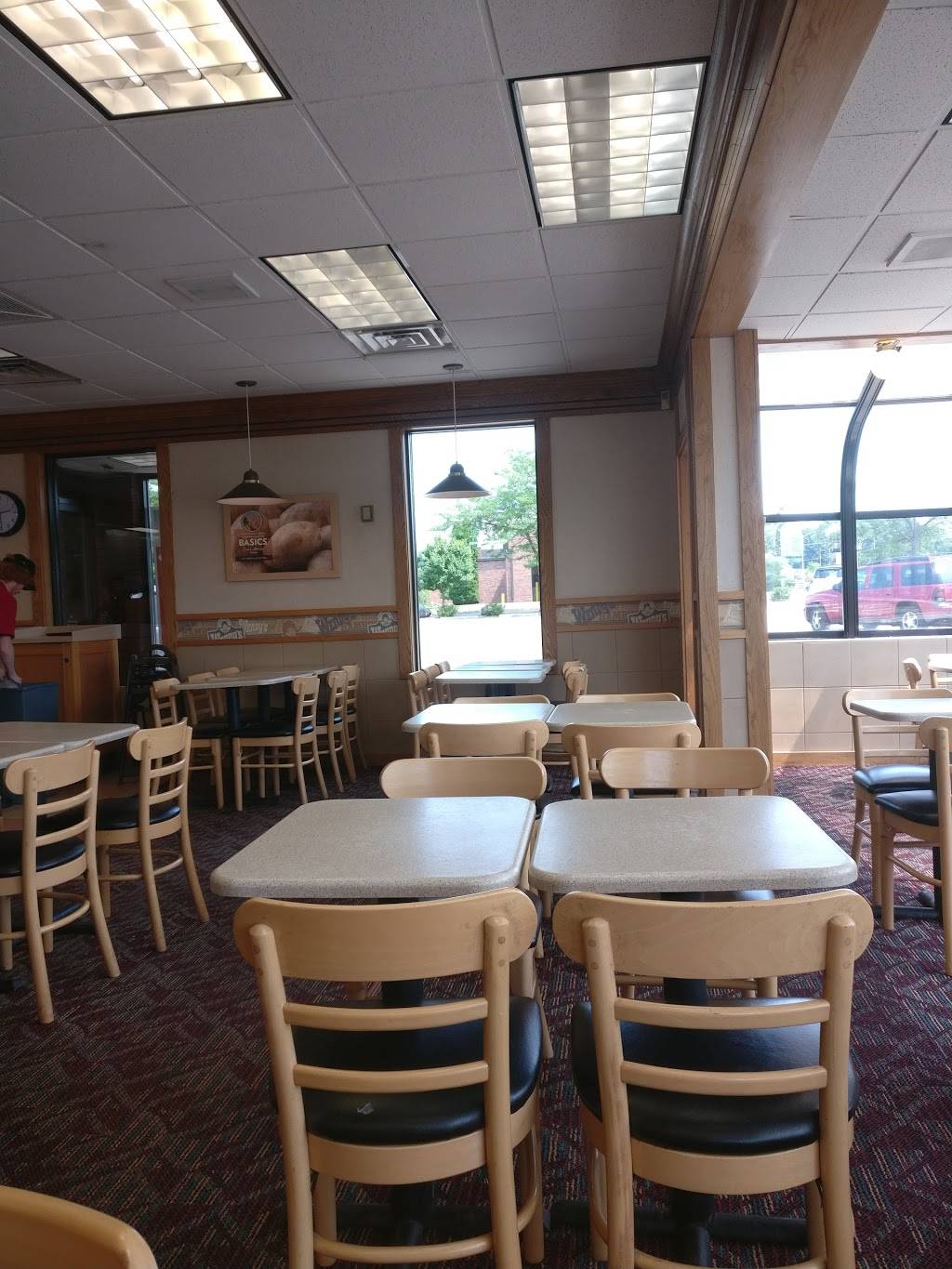 Wendys | restaurant | 2050 Silvernail Rd, Pewaukee, WI 53072, USA | 2625210718 OR +1 262-521-0718