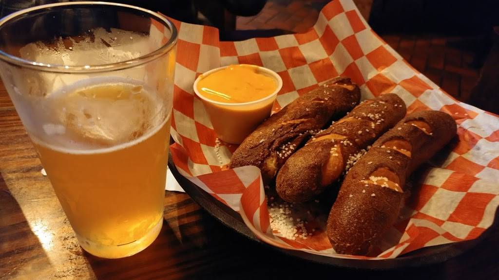 Bears Place | restaurant | 1316 E 3rd St, Bloomington, IN 47401, USA | 8123393460 OR +1 812-339-3460