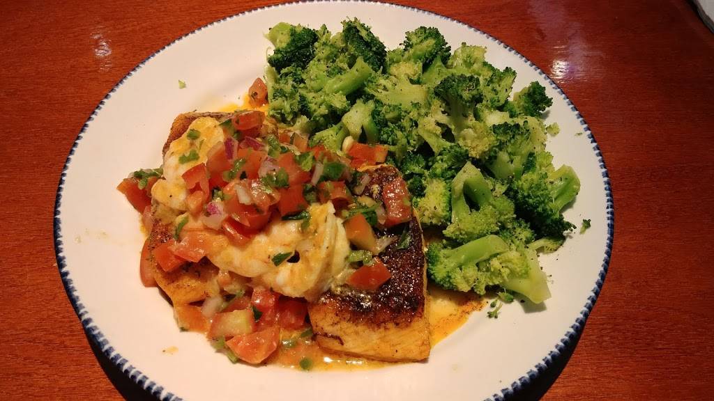 Red Lobster | restaurant | 2825 S Rochester Rd, Rochester Hills, MI 48307, USA | 2482998090 OR +1 248-299-8090