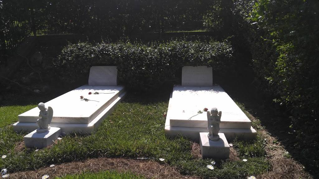 Krispy Kreme | bakery | 519 North Ave, Macon, GA 31201, USA | 4787452621 OR +1 478-745-2621