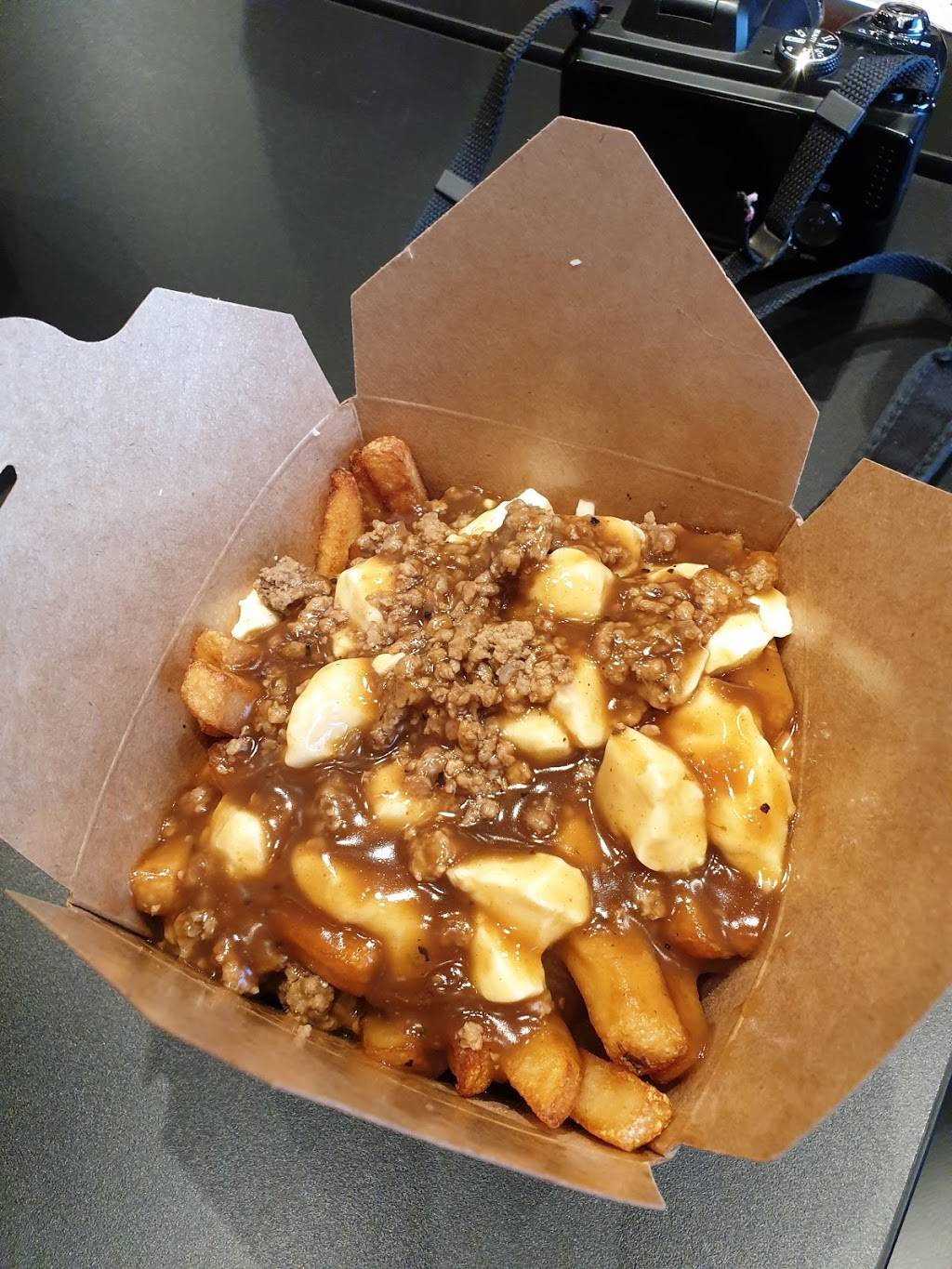 La Poutine Dor | restaurant | 830 6e Avenue, Saint-Georges, QC G5Y 5B8, Canada | 4182217889 OR +1 418-221-7889