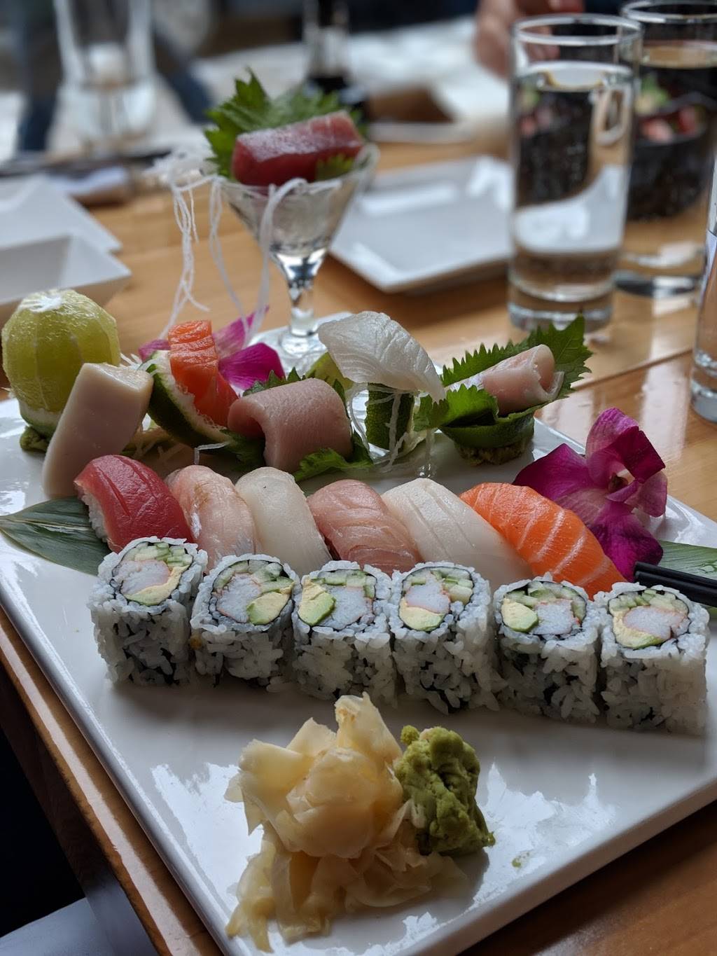 Little Wok | meal delivery | 3144 N Broadway, Chicago, IL 60657, USA | 7735258111 OR +1 773-525-8111