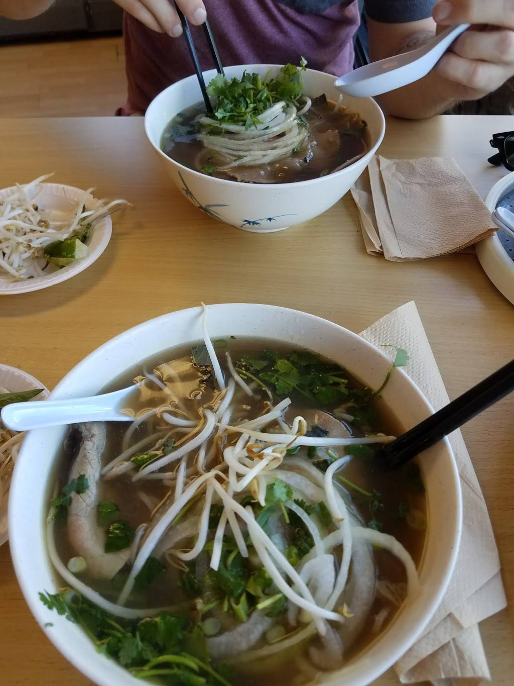 Pho Golden Bowl | restaurant | 12 Lake Ave, Manchester, NH 03101, USA | 6036222000 OR +1 603-622-2000