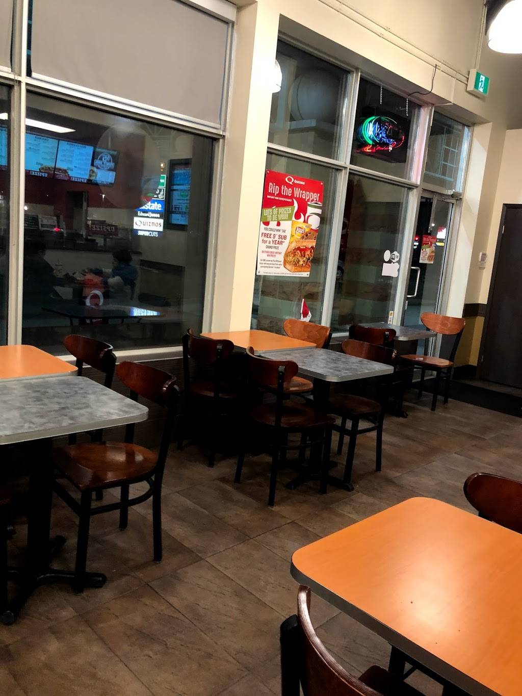 Quiznos | restaurant | 223 North Service Rd W Bldg A, Oakville, ON L6M 3R2, Canada | 9058423456 OR +1 905-842-3456