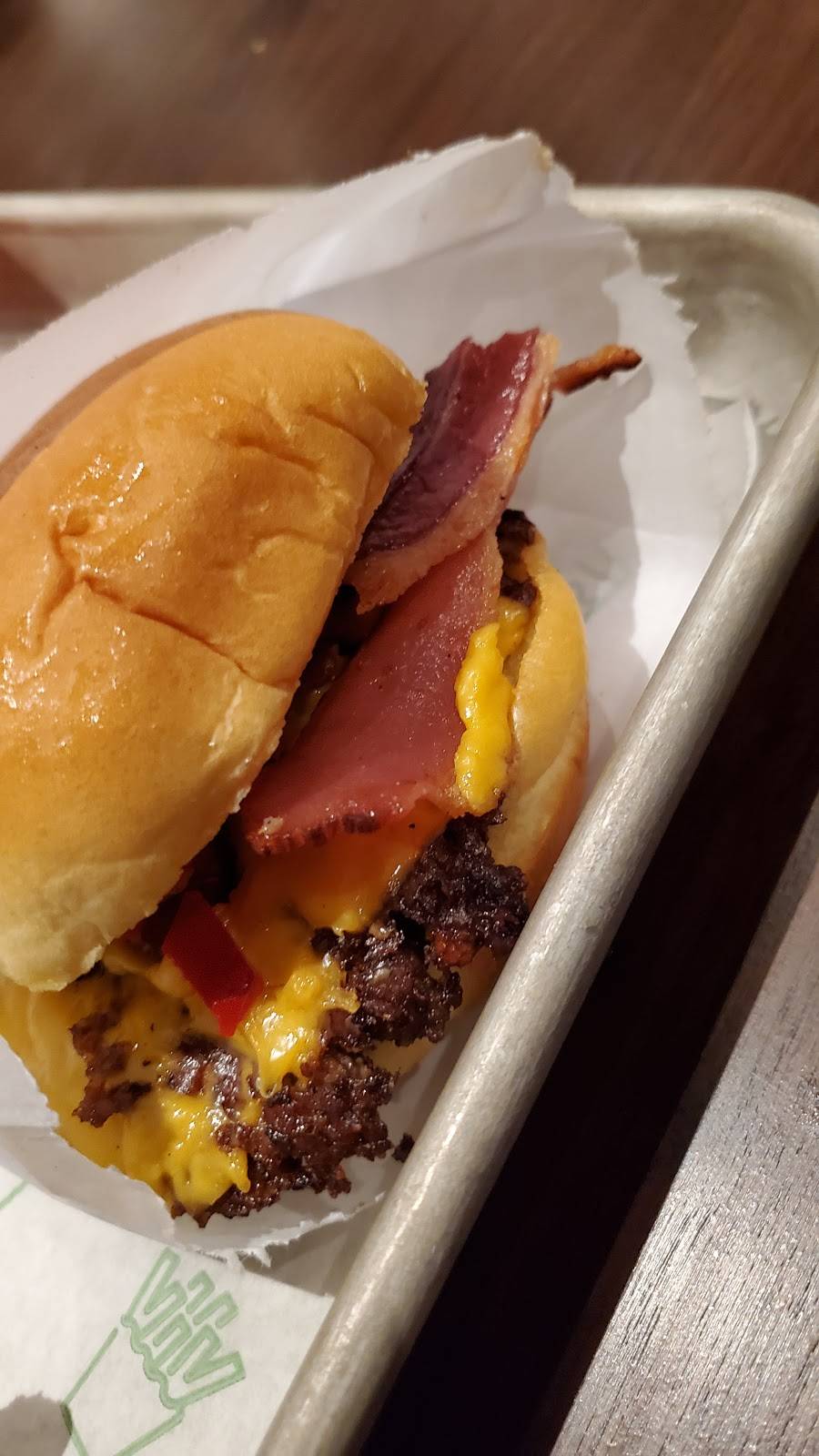 Shake shack | restaurant | 8810 SW 136th St, Miami, FL 33176, USA | 7866055301 OR +1 786-605-5301