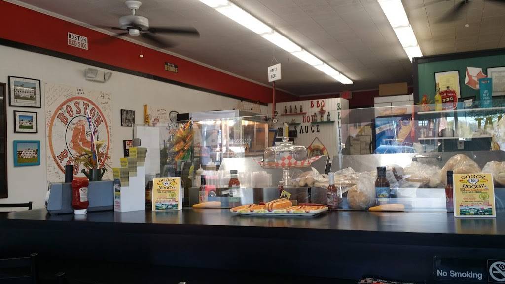 Doggz & Hoggz | restaurant | 781 Main St, Falmouth, MA 02540, USA | 5085483663 OR +1 508-548-3663