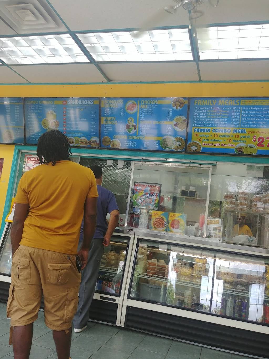 Sharks Fish & Chicken | restaurant | 100 E 79th St, Chicago, IL 60619, USA | 7734874000 OR +1 773-487-4000