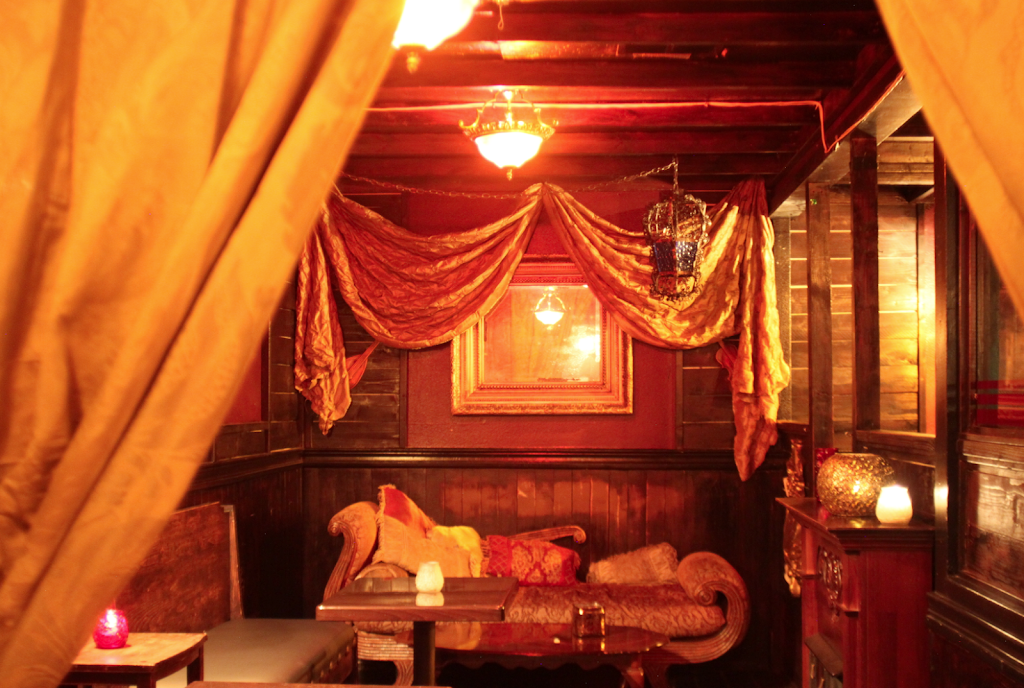 R Bar | restaurant | 3331 W 8th St, Los Angeles, CA 90005, USA | 2133877227 OR +1 213-387-7227