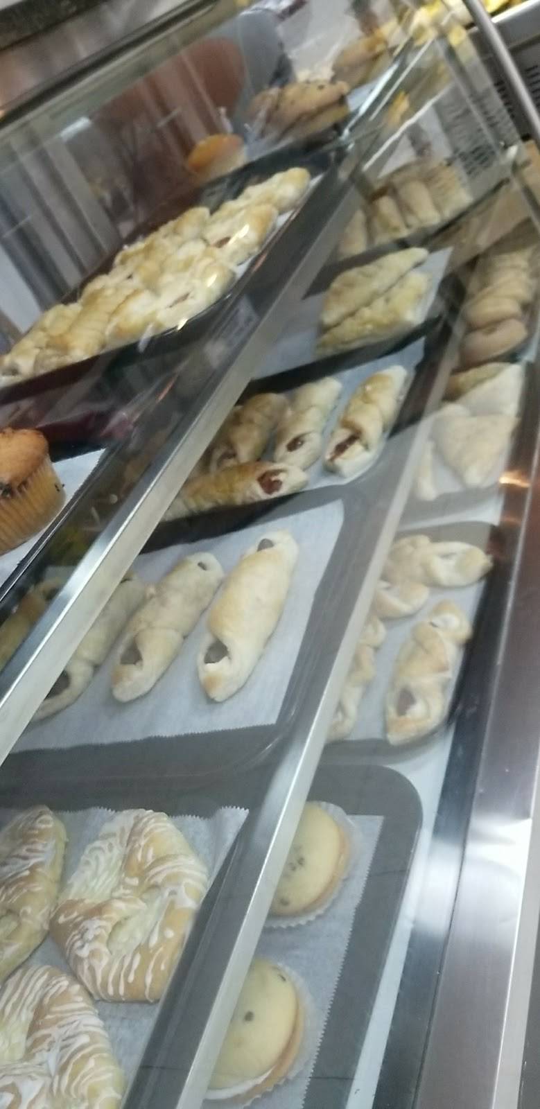 Delicias Restaurant & Bakery | restaurant | 18 Central St, Southbridge, MA 01550, USA | 7742307351 OR +1 774-230-7351