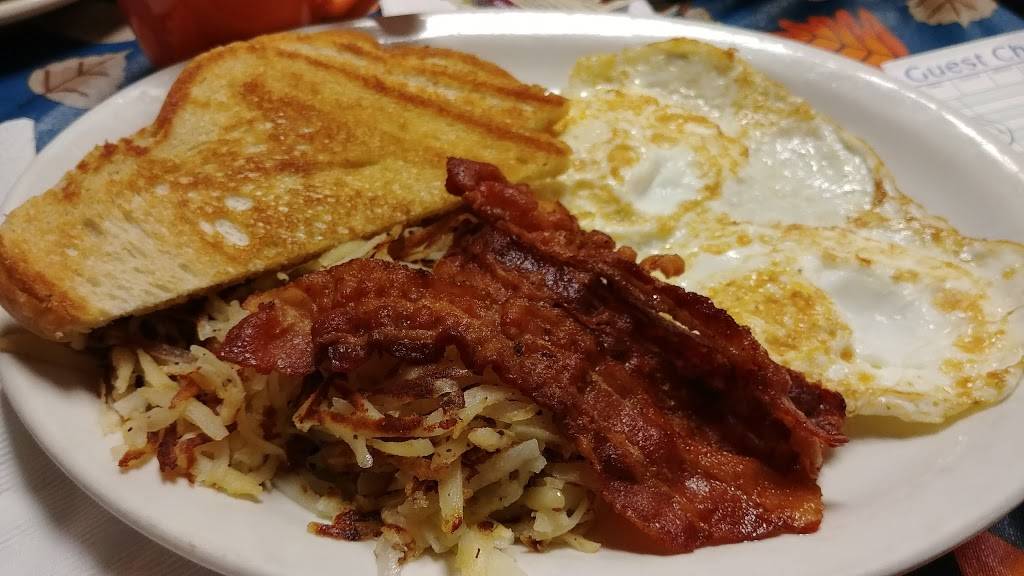 Everyones East End Grill | restaurant | 566 N Brush College Rd, Decatur, IL 62521, USA | 2173308931 OR +1 217-330-8931