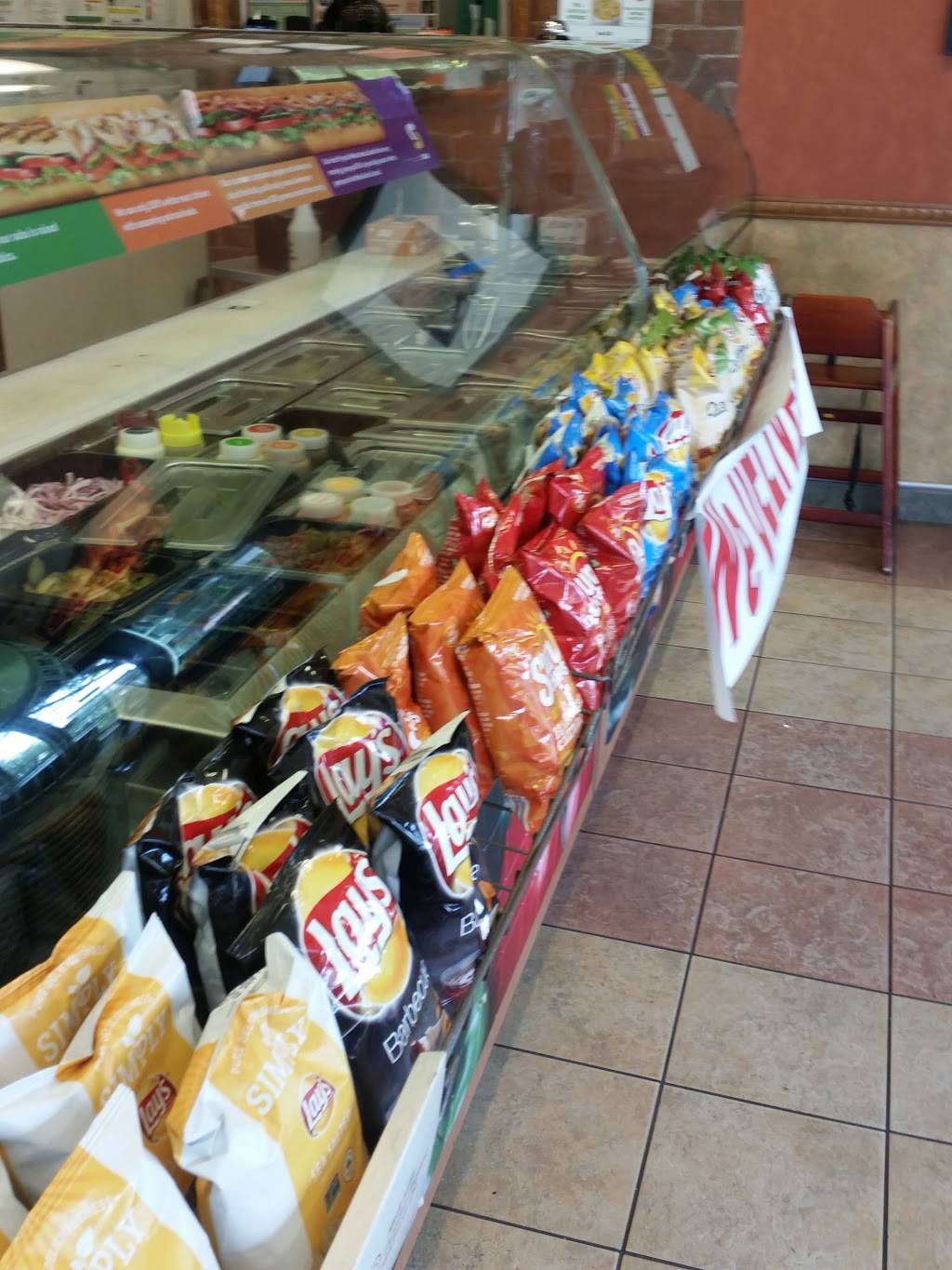 Subway | restaurant | 233 NJ-33, Hamilton Township, NJ 08619, USA | 6095869700 OR +1 609-586-9700