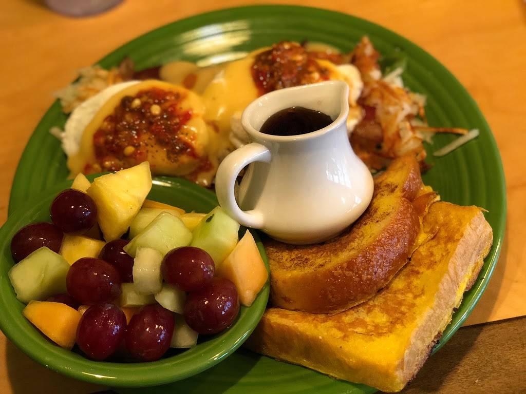 Tuckers | restaurant | 207 Main St, New London, NH 03257, USA | 6034135528 OR +1 603-413-5528