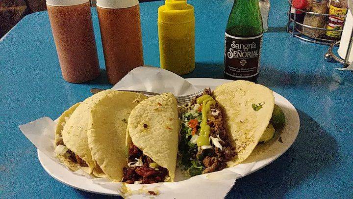 SIN SON NAY | restaurant | 2822 W Van Buren St, Phoenix, AZ 85009, USA | 6022723393 OR +1 602-272-3393