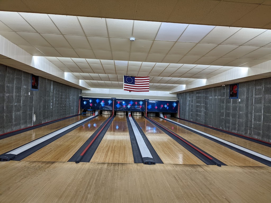 The farm & table restaurant and bowling | restaurant | 119 S Main St, Nazareth, PA 18064, USA | 4842914266 OR +1 484-291-4266