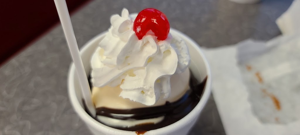 Flashback Diner | restaurant | 210 West Santa Fe Trail Boulevard, Lakin, KS 67860, USA | 6203557060 OR +1 620-355-7060