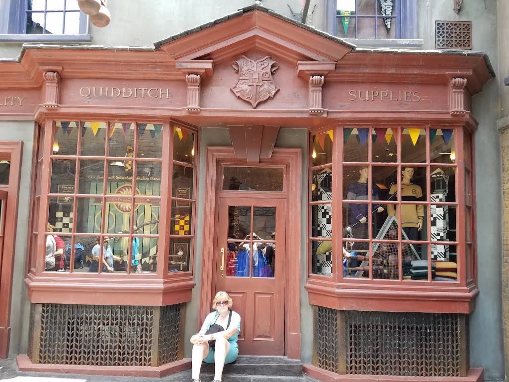 Leaky Cauldron | restaurant | 6000 Universal Blvd, Orlando, FL 32819, USA | 4073638000 OR +1 407-363-8000