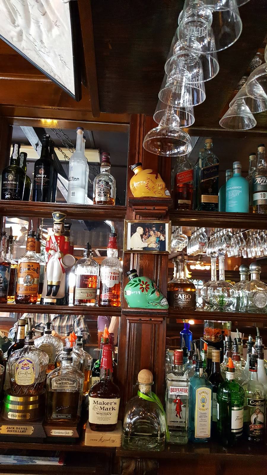 Vorellis Restaurant | restaurant | 226 Commercial St, Provincetown, MA 02657, USA | 5084872778 OR +1 508-487-2778