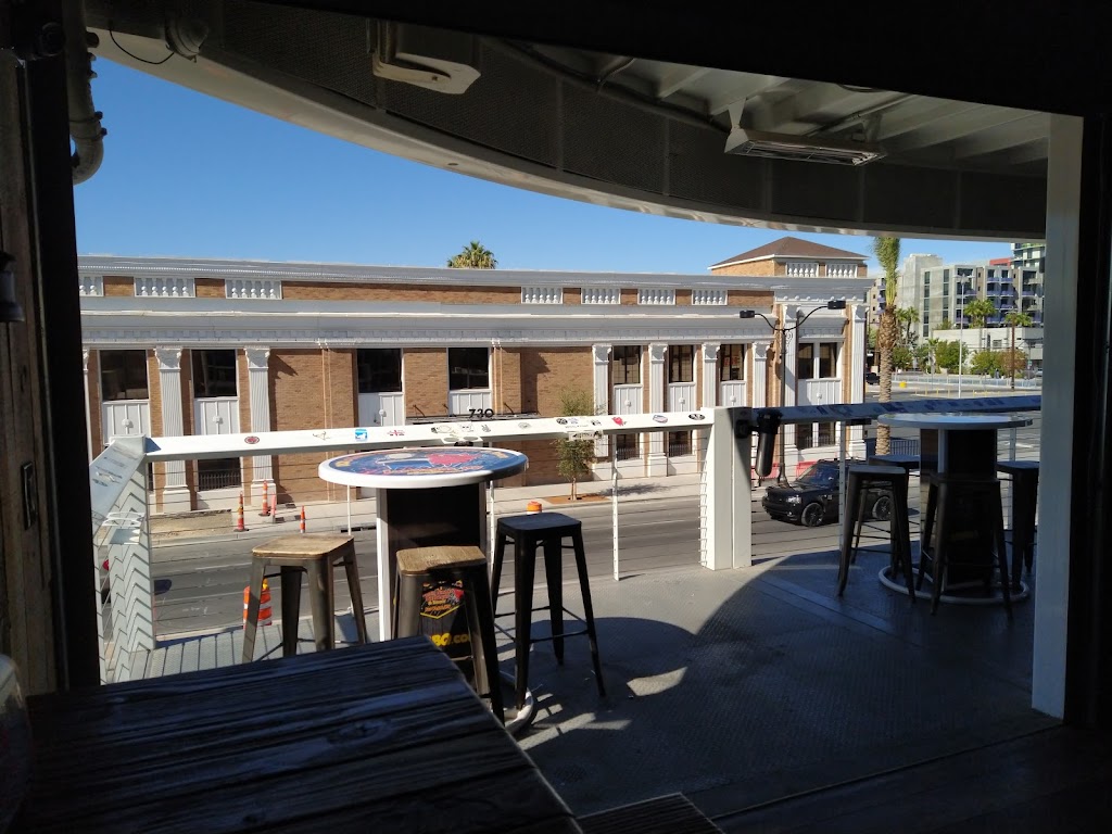 Ricks Rollin Smoke BBQ | restaurant | 725 S Las Vegas Blvd Suites 110 & 210, Las Vegas, NV 89101, USA | 7024629880 OR +1 702-462-9880