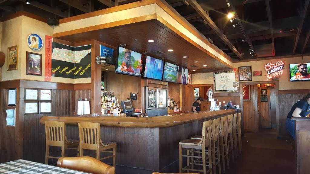 Famous Daves Bar-B-Que | restaurant | 991 Industrial Blvd, Smyrna, TN 37167, USA | 6152202276 OR +1 615-220-2276