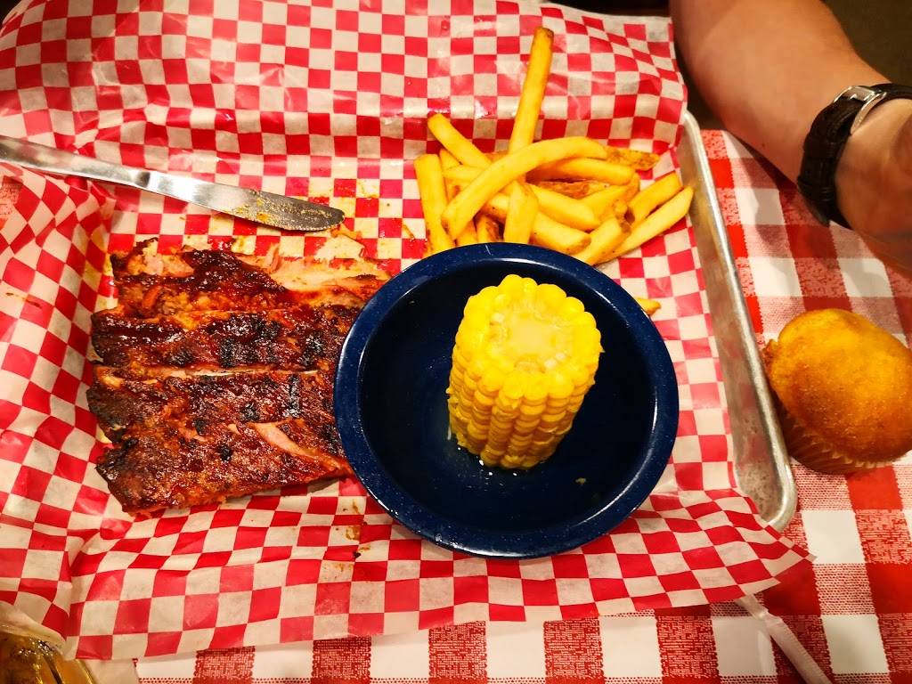 Famous Daves Bar-B-Que | restaurant | 2430 Prince William Pkwy, Woodbridge, VA 22192, USA | 7034921300 OR +1 703-492-1300