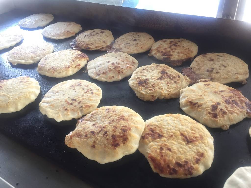 Pupuseria La Placita | restaurant | 3602 Campbell Rd, Houston, TX 77080, USA | 8328872769 OR +1 832-887-2769