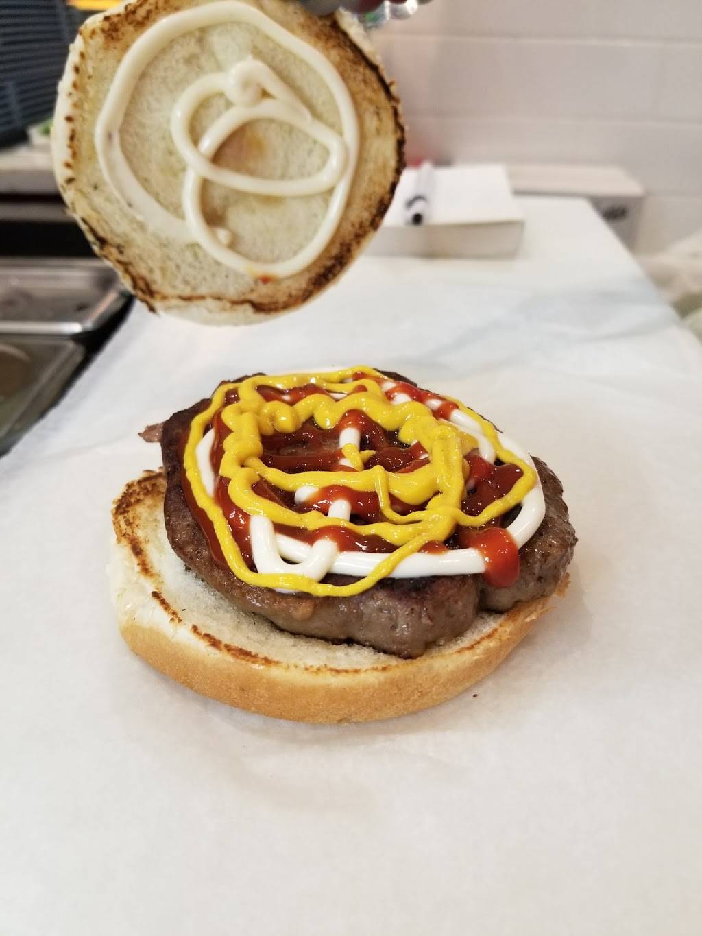 Sammys Chinese & Burgers | restaurant | 1151 Dundas St W, Mississauga, ON L5C 1C6, Canada | 9052778772 OR +1 905-277-8772