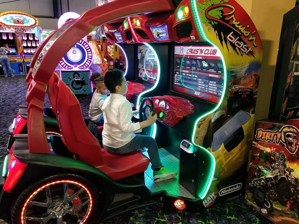 Space Entertainment Center | restaurant | 51 Zapora Dr, Hooksett, NH 03106, USA | 6036215150 OR +1 603-621-5150