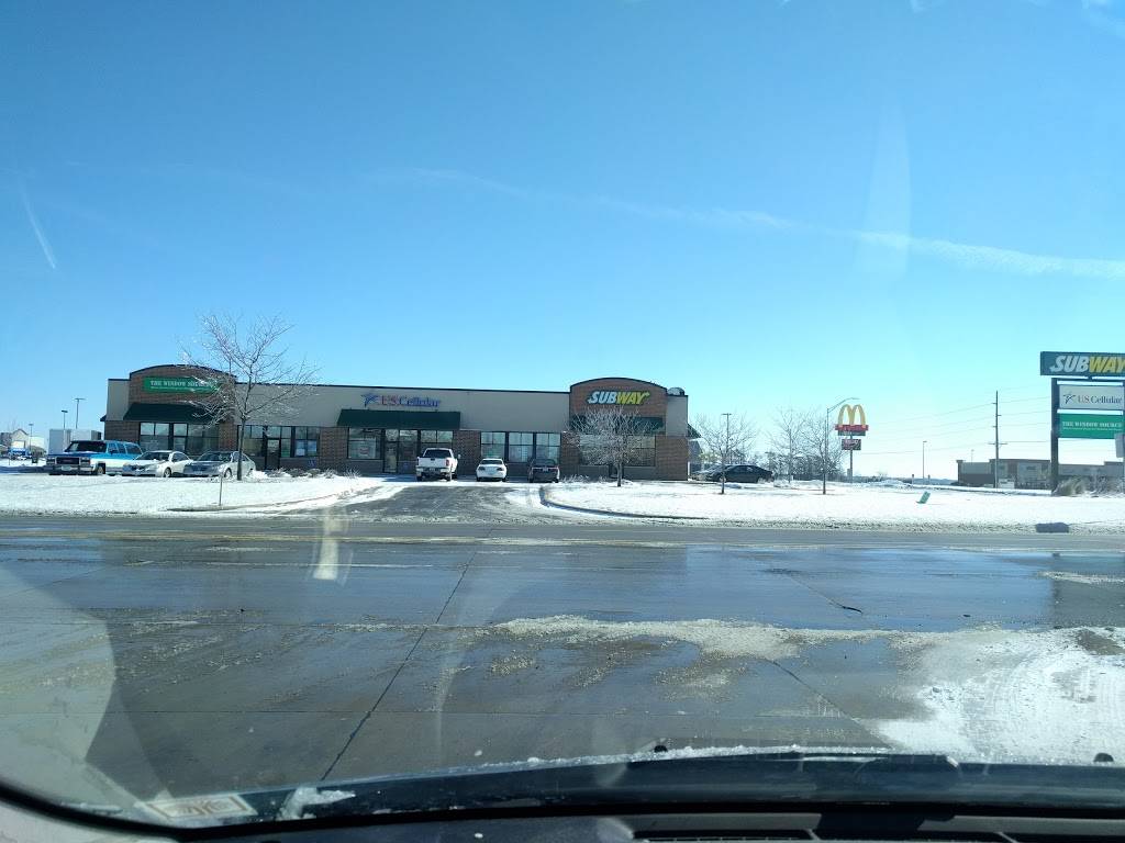 Subway | restaurant | 314 Brandilynn Blvd A, Cedar Falls, IA 50613, USA | 3192662399 OR +1 319-266-2399