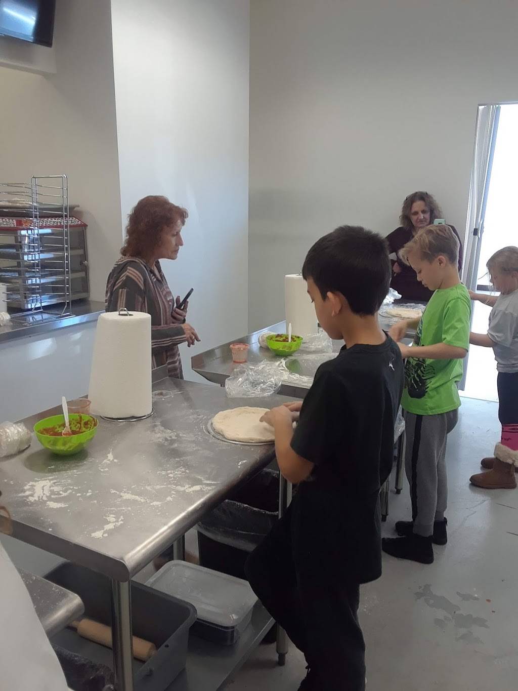 The kitty store & bakery | bakery | 1332 w23rd st, Independence, MO 64050, USA | 8167854189 OR +1 816-785-4189