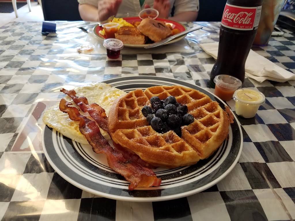 Sandis Diner | meal takeaway | 704 Ayers St, Corpus Christi, TX 78404, USA | 3613343850 OR +1 361-334-3850