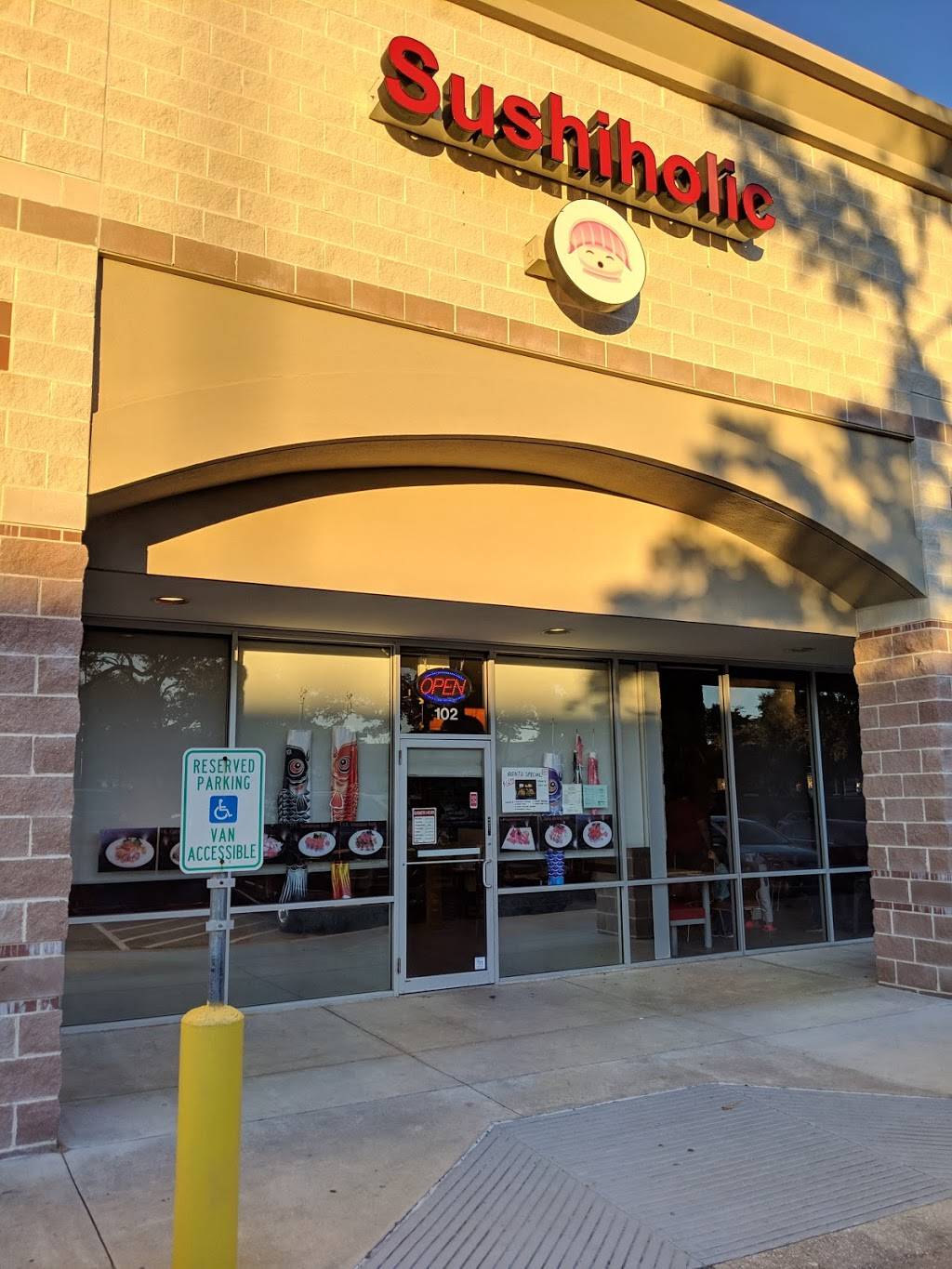 Sushiholic | restaurant | 11619 Bandera Rd, San Antonio, TX 78250, USA | 2105238888 OR +1 210-523-8888