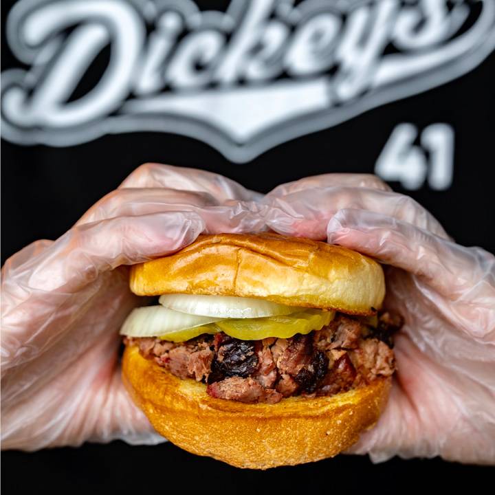 Dickeys Barbecue Pit | restaurant | 6775 Dixie Hwy, Fairfield, OH 45014, USA | 5138604000 OR +1 513-860-4000